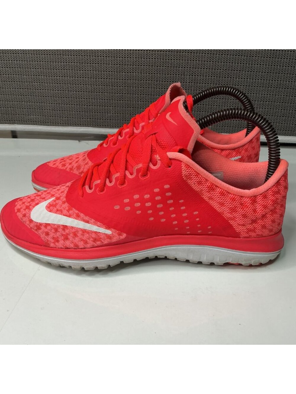 Nike Women's FS Lite Run 2 Bright Red Running Shoes Size 8.5 US Lightweight